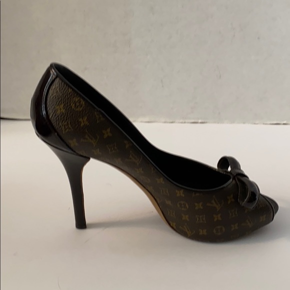 Louis Vuitton - Picture 5 of 9